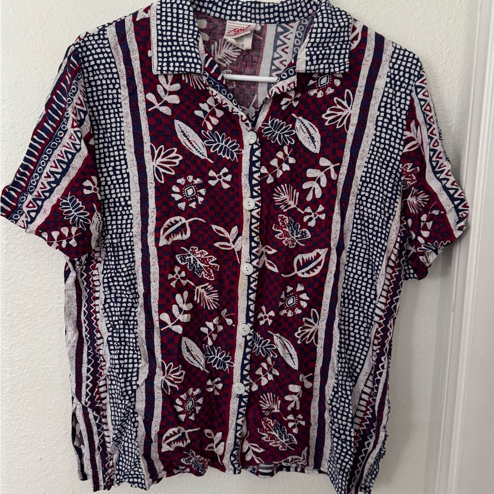 VINTAGE! Red, blue and white button down
G.W. Division of Gaff